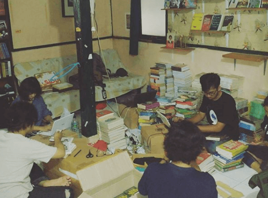 Tumpukan-tumpukan buku yang hakiki, Urbaners!